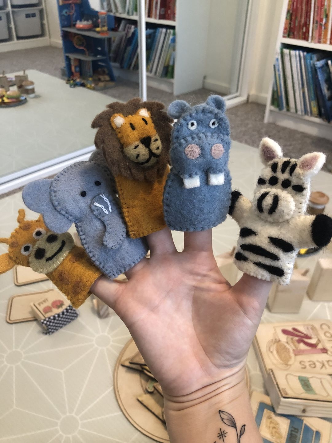 Customer photo review of Safari Animals, Finger Puppet Set