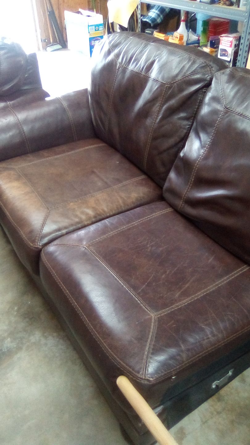 Customer photo review of Clyde’s Leather Recoloring Balm