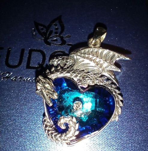 Customer photo review of Collier Dragon<br> Coeur Bleu (Argent)