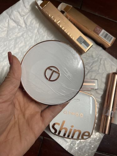 Customer photo review of O.TWO.O Silky & Moisturizing Setting Powder