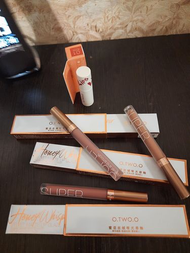 Customer photo review of O.TWO.O Honey Whisper Velvet Matte Lip Gloss