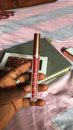 Customer photo review of O.TWO.O Honey Whisper Velvet Matte Lip Gloss