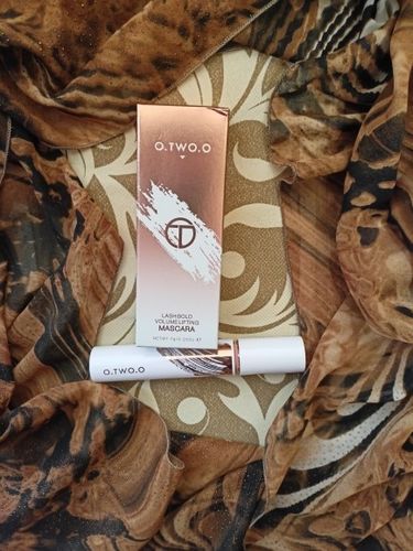 Customer photo review of O.TWO.O Lash Bold Volume Lifting Mascara