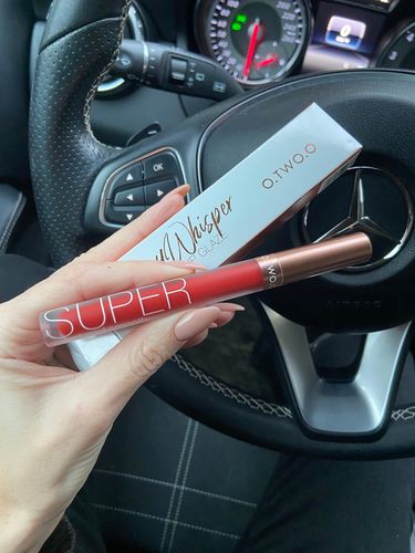 Customer photo review of O.TWO.O Honey Whisper Velvet Matte Lip Gloss
