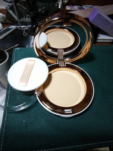 Customer photo review of O.TWO.O Silky & Moisturizing Setting Powder