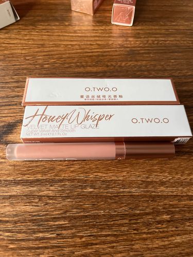 Customer photo review of O.TWO.O Honey Whisper Velvet Matte Lip Gloss