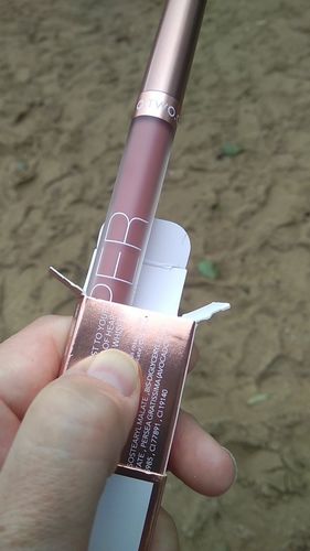 Customer photo review of O.TWO.O Honey Whisper Velvet Matte Lip Gloss
