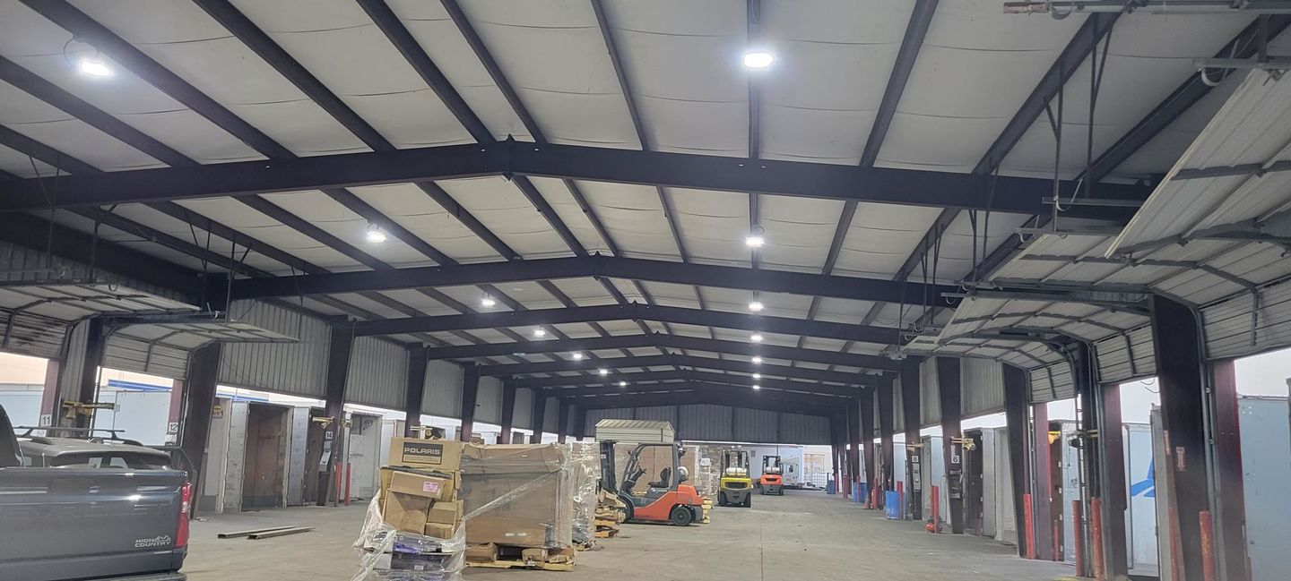 Customer photo review of UFO LED High Bay Light 150W 5700K Daylight, 21750lm, IP65 Waterproof, 0-10V Dim, For Areas with High Ceilings LED Warehouse Lights Commercial Shop Workshop Factory Barn Garage Lighting