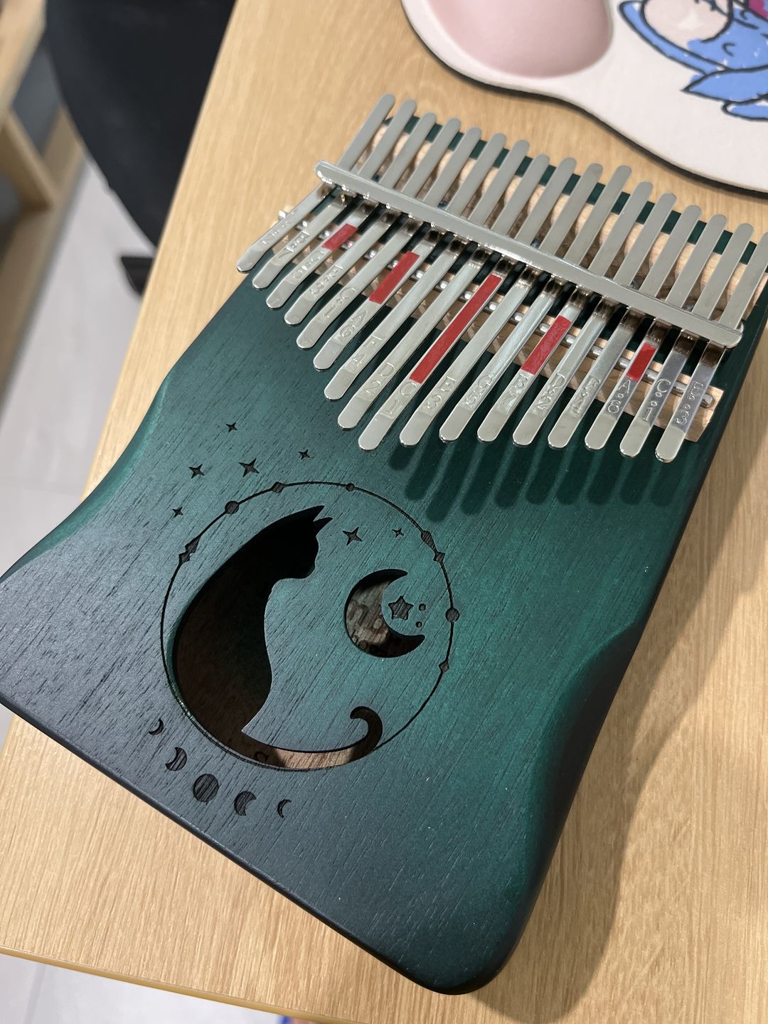 Customer photo review of Kalimba 17 Key Mahogany Moon Cat Brown / Blue