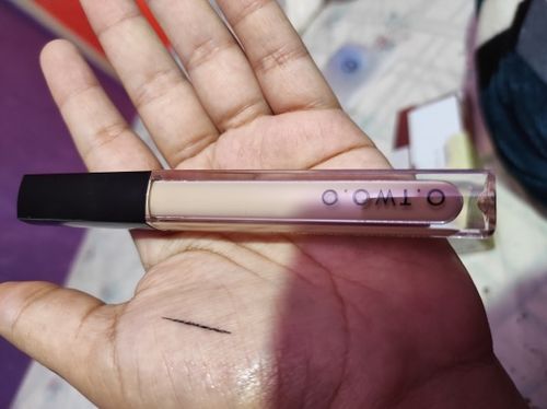 Customer photo review of O.TWO.O Cover Up Radiant Creamy Concealer