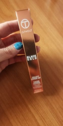 Customer photo review of O.TWO.O Cover Up Radiant Creamy Concealer