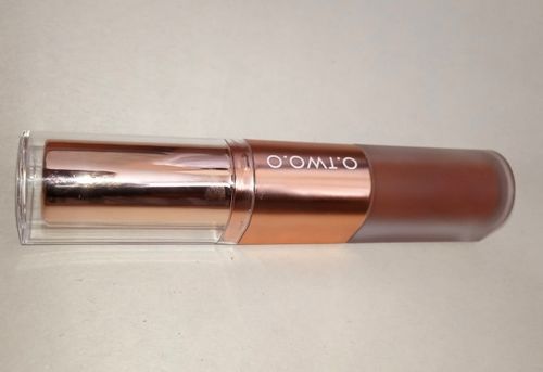 Customer photo review of O.TWO.O Matte Lip Glaze & Lipstick