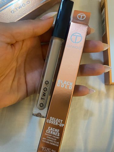 Customer photo review of O.TWO.O Cover Up Radiant Creamy Concealer