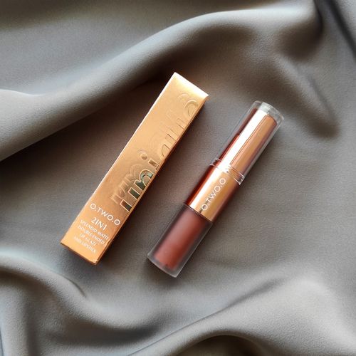 Customer photo review of O.TWO.O Matte Lip Glaze & Lipstick