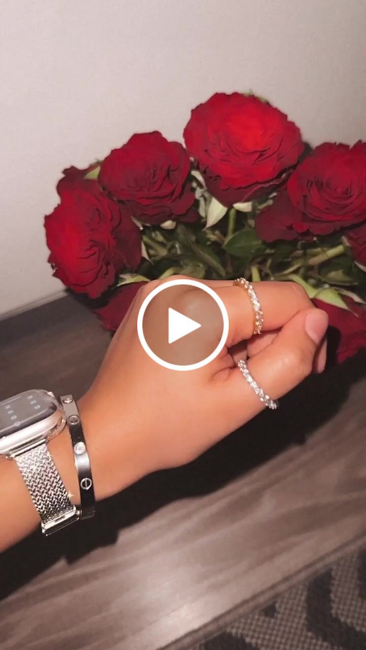 Customer video review of Cristallo Ring | 18K vergoldet
