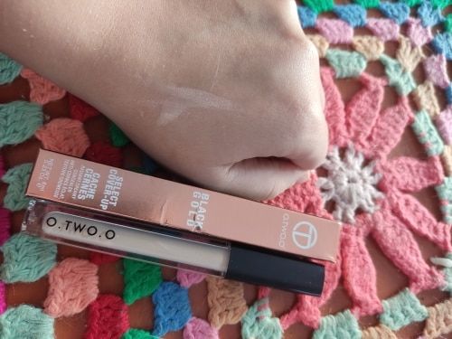 Customer photo review of O.TWO.O Cover Up Radiant Creamy Concealer