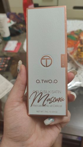 Customer photo review of O.TWO.O Gold Silk Satin Mascara