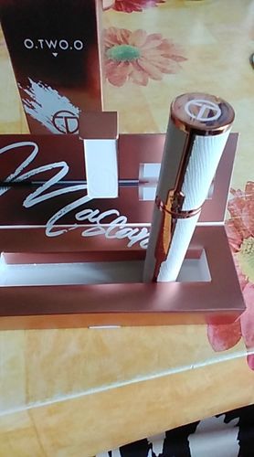 Customer photo review of O.TWO.O Gold Silk Satin Mascara