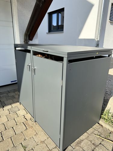 Customer photo review of AlbersDesign Mülltonnenbox MB6 Anthrazit (RAL7016) personalisiert mit Edelstahl-Schildern