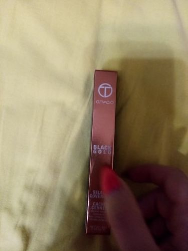 Customer photo review of O.TWO.O Cover Up Radiant Creamy Concealer
