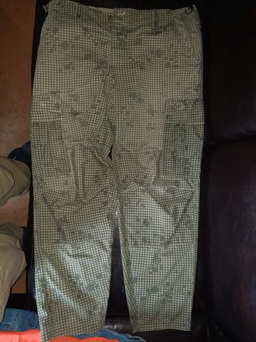 Customer photo review of Military Grid Camo Cargo Pants Size Medium (31-35 x 30)