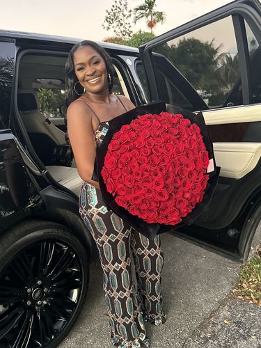Customer photo review of 100 Red Rose Bouquet