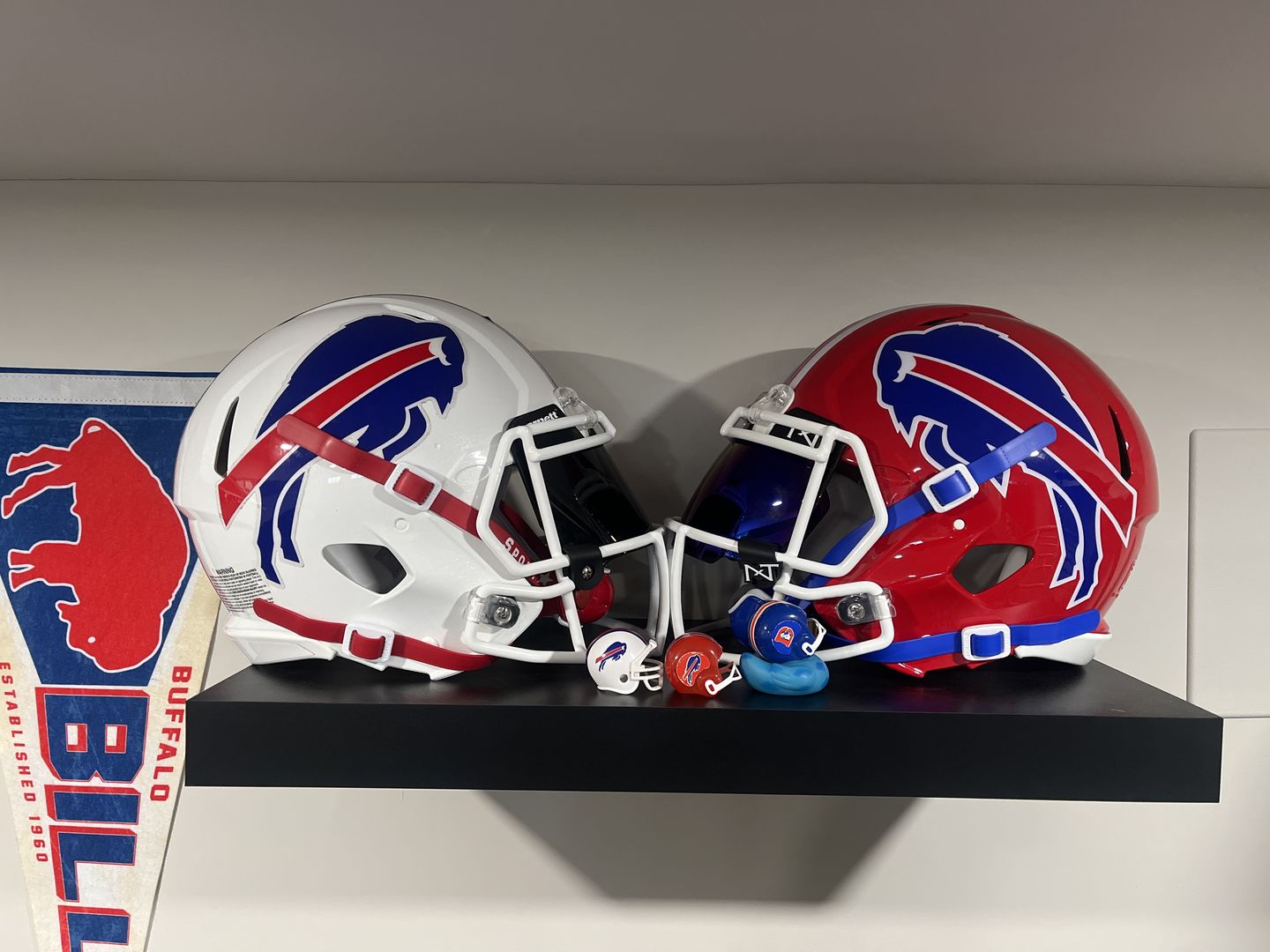 Customer photo review of Buffalo Bills 1987-01 Riddell Throwback Authentic Football Helmet