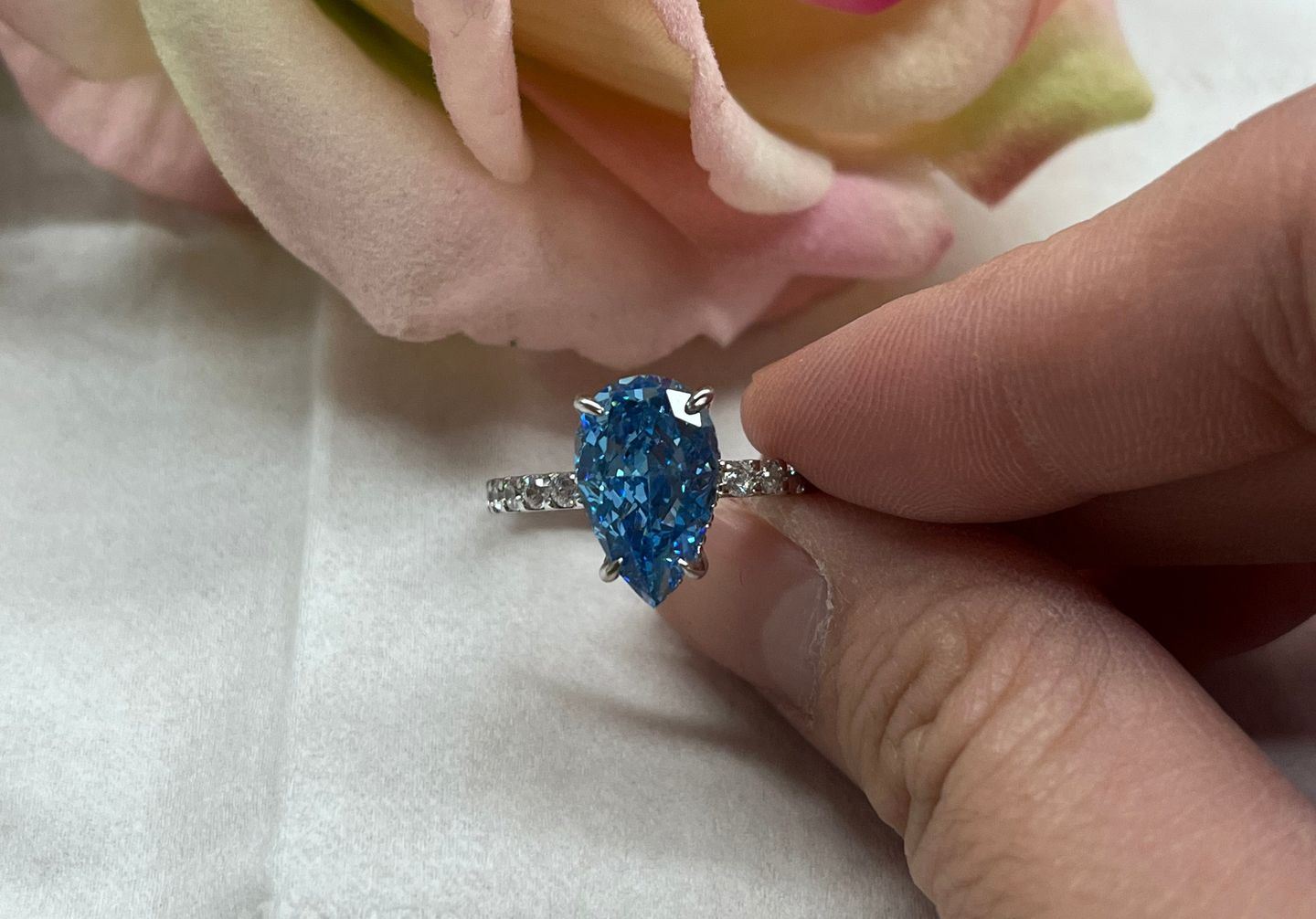 Customer photo review of Louily Unique 3.0 Carat Pear Cut Blue Sapphire Engagement Ring In Sterling Silver