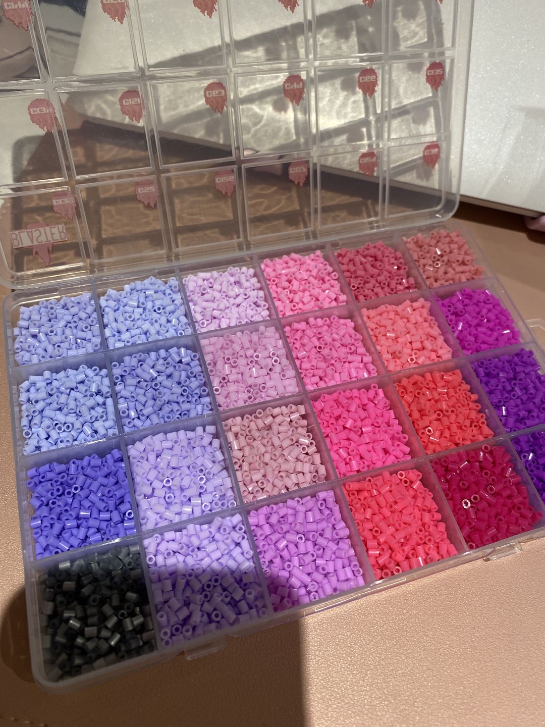 Customer photo review of Caja Organizadora 24 Espacios - 12.000 Beads MINI 2.6mm