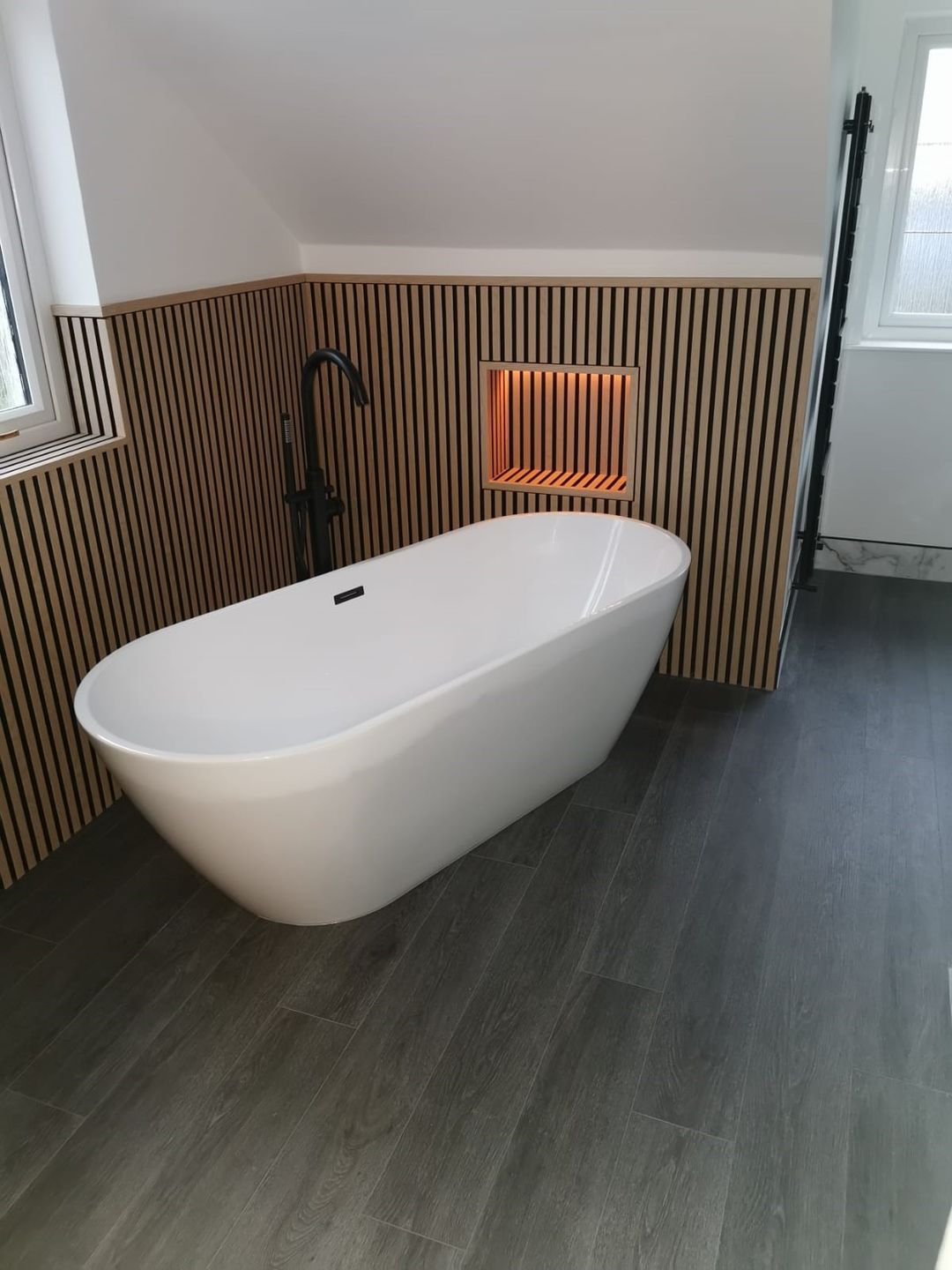 Customer photo review of SlatWall Waterproof Natural Oak and Black