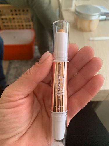 Customer photo review of O.TWO.O Glow Lift Contour Stick