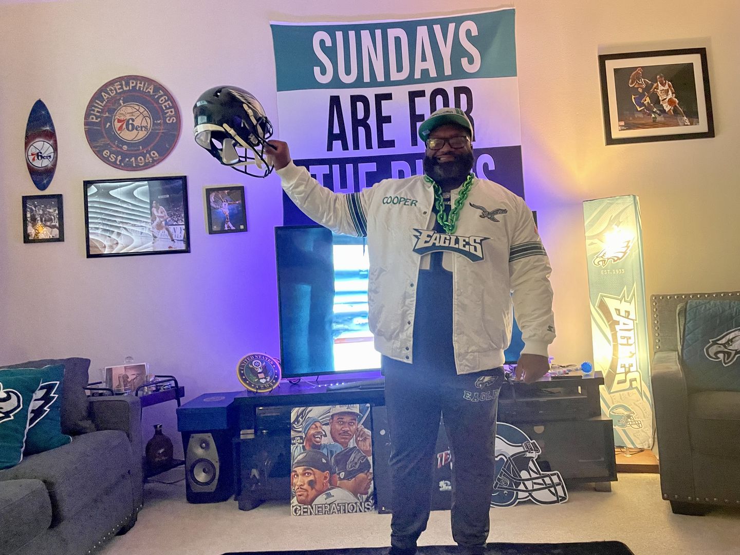 Customer photo review of Philadelphia Eagles Riddell Speed Full Size Replica Football Helmet