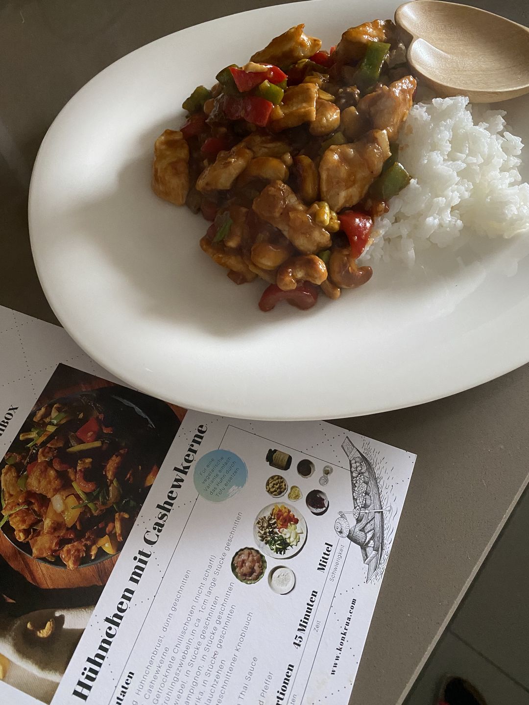 Customer photo review of Hähnchen mit Cashewkernen Kochbox in Bambuskorb mit weiteren 9 Gerichten