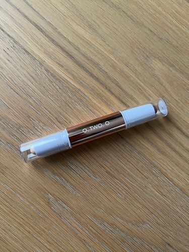 Customer photo review of O.TWO.O Glow Lift Contour Stick