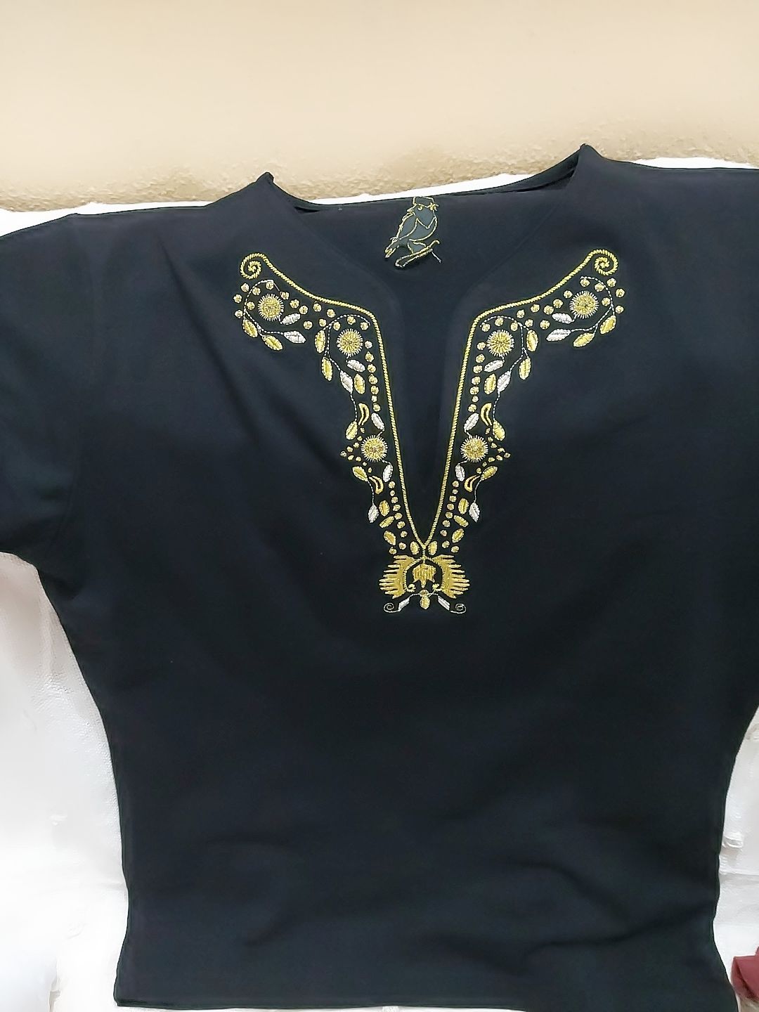 Customer photo review of Дамска тениска с V-деколте бродирана със "златна" шевица "Плодородие"