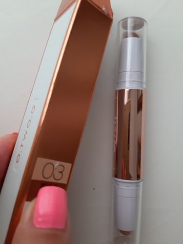 Customer photo review of O.TWO.O Glow Lift Contour Stick
