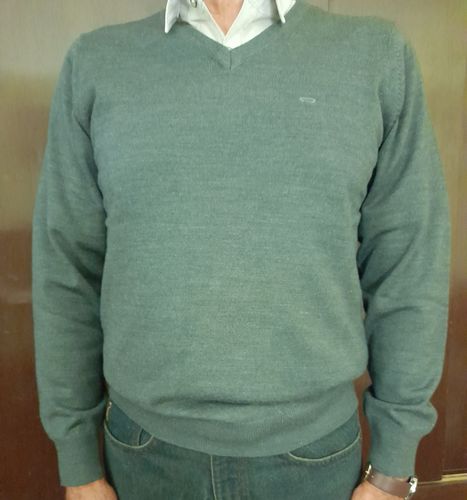 Customer photo review of Suéter elegante liso en cuello V Gris Oscuro