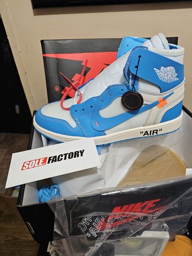 Customer photo review of Jordan 1 Retro High Off-White University Blue "UNC"