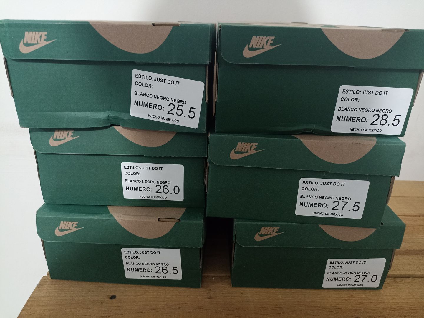 Customer photo review of Paq 6 Pares Tenis 270 Blanco Negro Negro 25/28.5