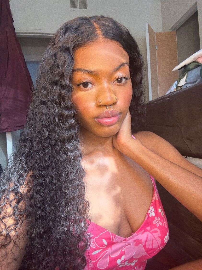 Customer photo review of Wavymy Glueless Kinky Curly 4x6 Lace Closure Wig HD Lace Wear & Go Wigs Dome Cap 180% Denisity