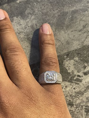 Customer photo review of Moissanite Diamond Ring (1.0 Carats VVS1)