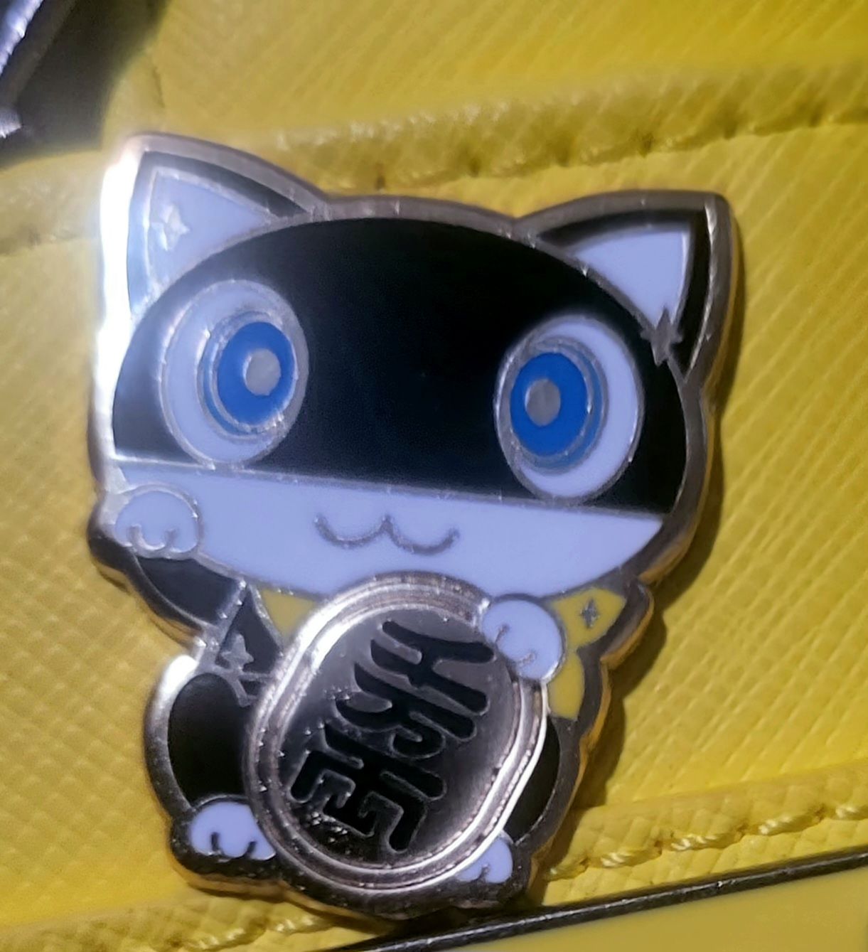 Customer photo review of Persona 5 - Morgana Lucky Cat Pin
