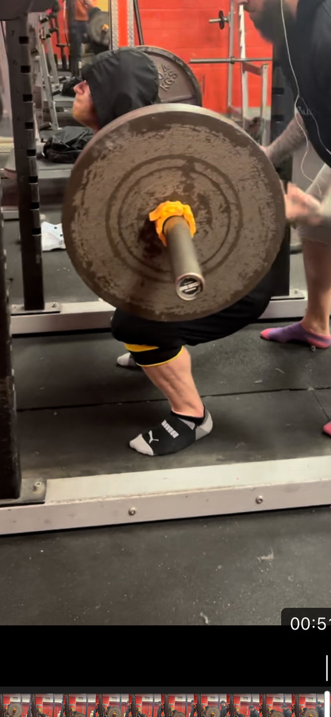 Customer photo review of Strength Shop Thor Knee Sleeves - Double Ply
