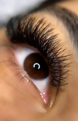 Customer photo review of THOUSANDLASHES’ LASH ADHESIVE POWER DUO (VELOUR, ULTRA CRYSTAL BOND)