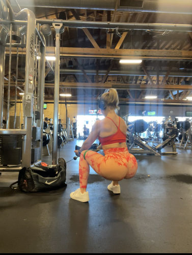 Customer photo review of Coral Marble Scrunch Butt Leggings