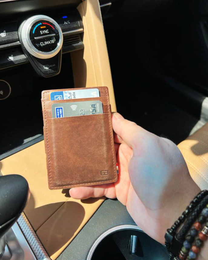 Customer photo review of Essenziale Magic Wallet
