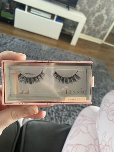 Customer photo review of L.W.I Worth It Russian Magnetic Lashes