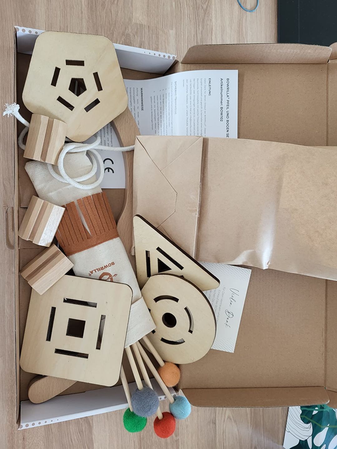 Customer photo review of Pfeil und Bogen Kinder Holzspielzeug mit 5 Pfeilen, Köcher und 3 Zielscheiben