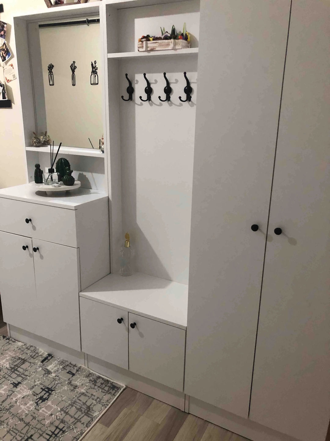 Customer photo review of Rani P6 Modern Çekmeceli Aynalı Raflı Portmanto Ayakkabılık Vestiyer Beyaz M2
