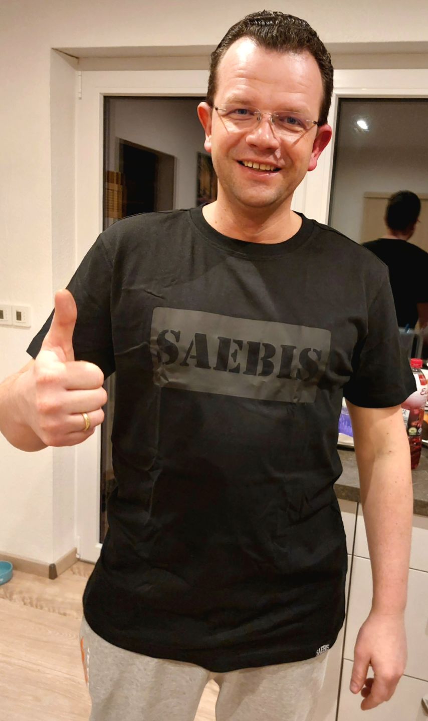 Customer photo review of SAEBIS® All Black Herren T-Shirt schwarz